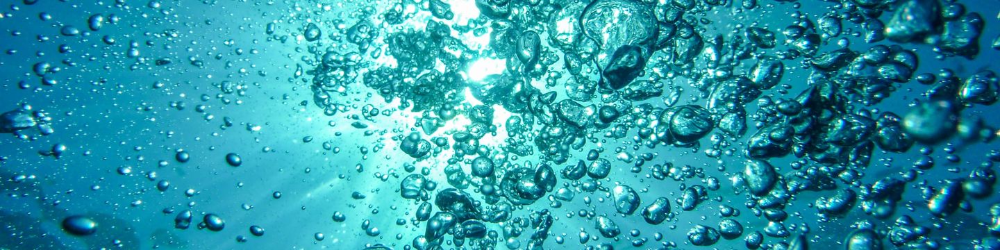 Luftblasen im Wasser